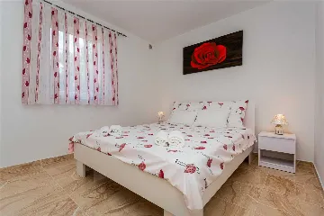 3-Bedroom Apartment in Hlapa (Krk) for 8 Guests