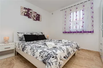 3-Bedroom Apartment in Hlapa (Krk) for 8 Guests