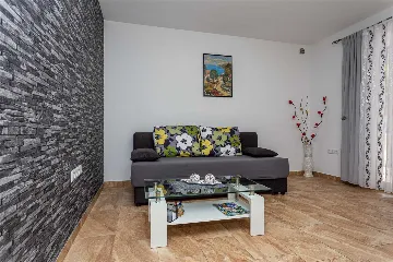 3-Bedroom Apartment in Hlapa (Krk) for 8 Guests