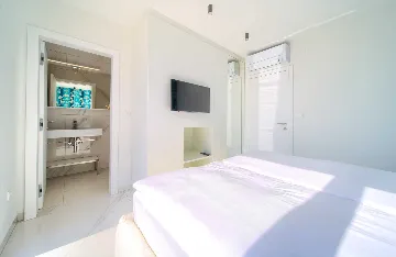 Villa in Klimno (Krk) with Heated Pool for 8