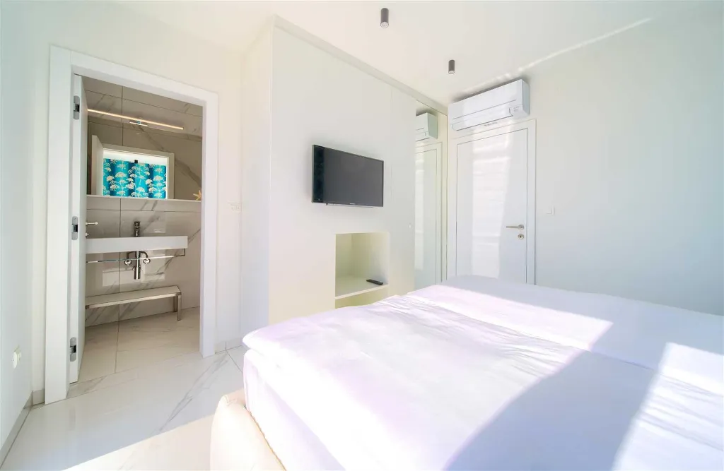 Villa in Klimno (Krk) with Heated Pool for 8