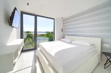 Villa in Klimno (Krk) with Heated Pool for 8