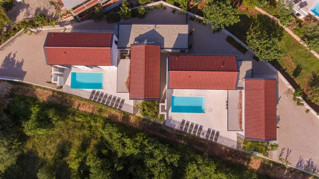 Modern 4-Bedroom Villa with Heated Pool in Klimno