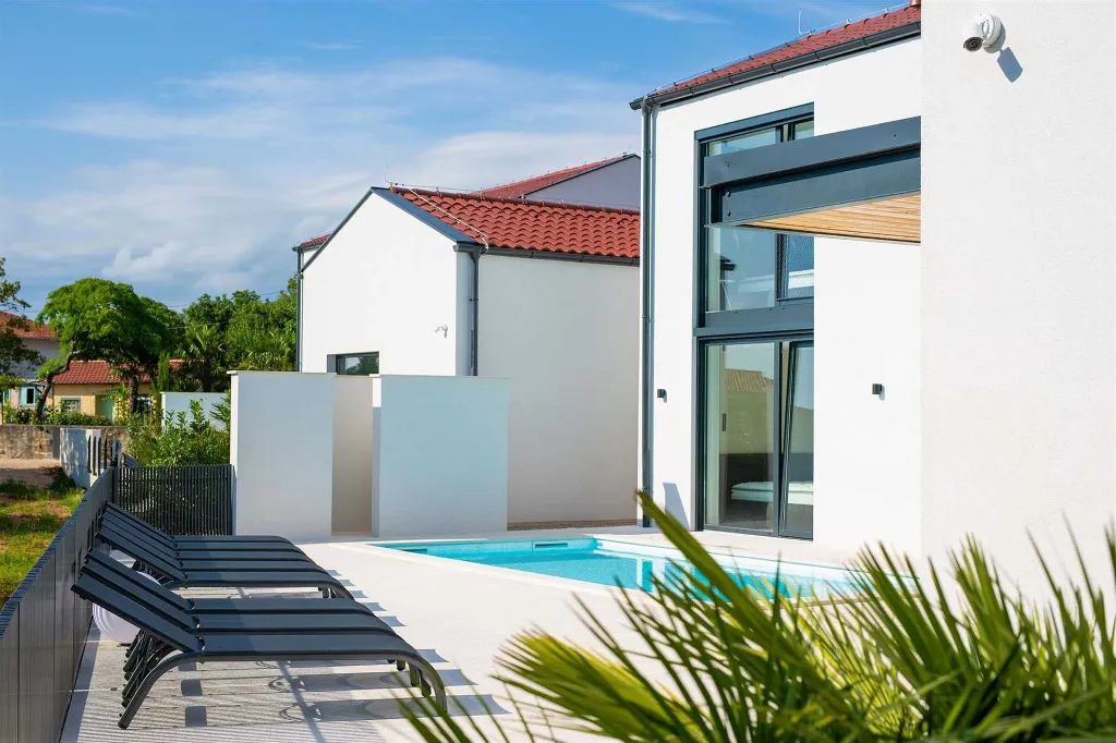 Modern 4-Bedroom Villa with Heated Pool in Klimno