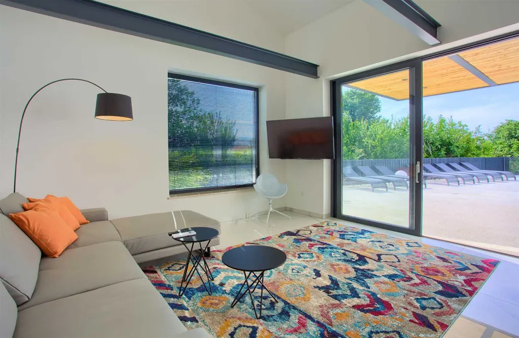 Modern 4-Bedroom Villa with Heated Pool in Klimno
