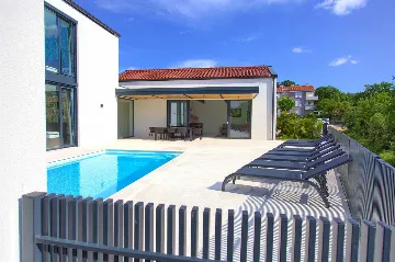 Modern 4-Bedroom Villa with Heated Pool in Klimno