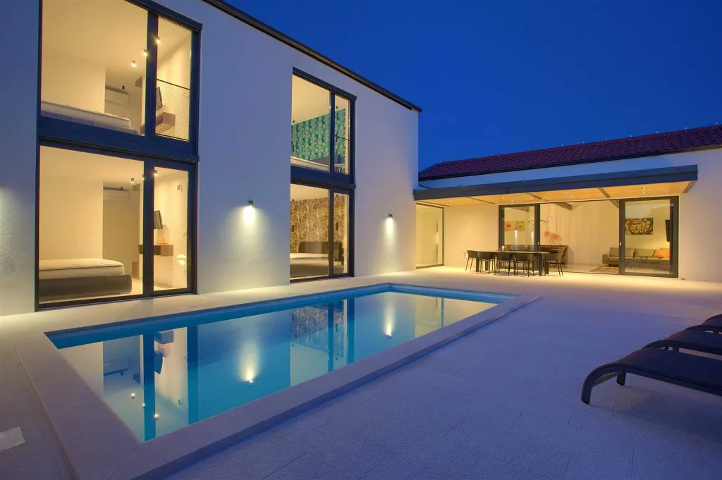 Modern 4-Bedroom Villa with Heated Pool in Klimno
