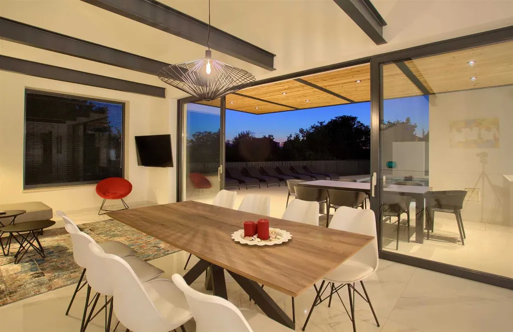 Modern 4-Bedroom Villa with Heated Pool in Klimno