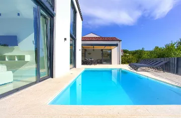 Modern 4-Bedroom Villa with Heated Pool in Klimno