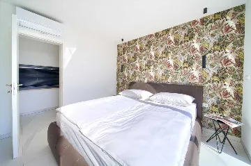 Modern 4-Bedroom Villa with Heated Pool in Klimno