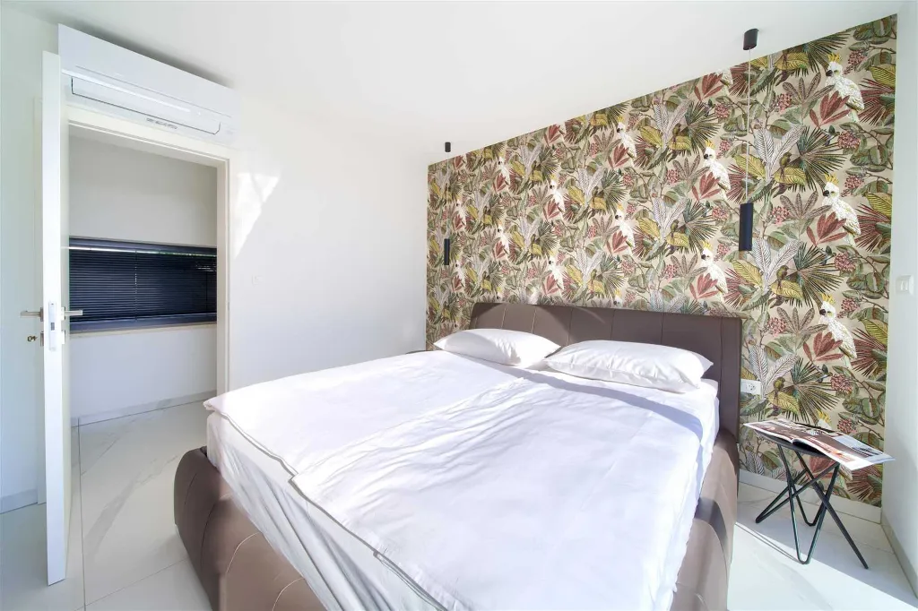 Modern 4-Bedroom Villa with Heated Pool in Klimno