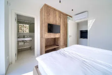 Modern 4-Bedroom Villa with Heated Pool in Klimno