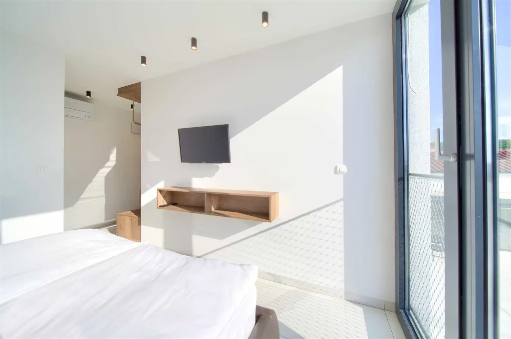 Modern 4-Bedroom Villa with Heated Pool in Klimno