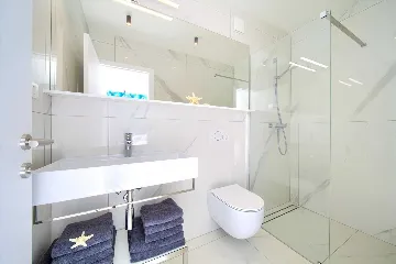 Modern 4-Bedroom Villa with Heated Pool in Klimno