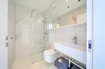 Modern 4-Bedroom Villa with Heated Pool in Klimno