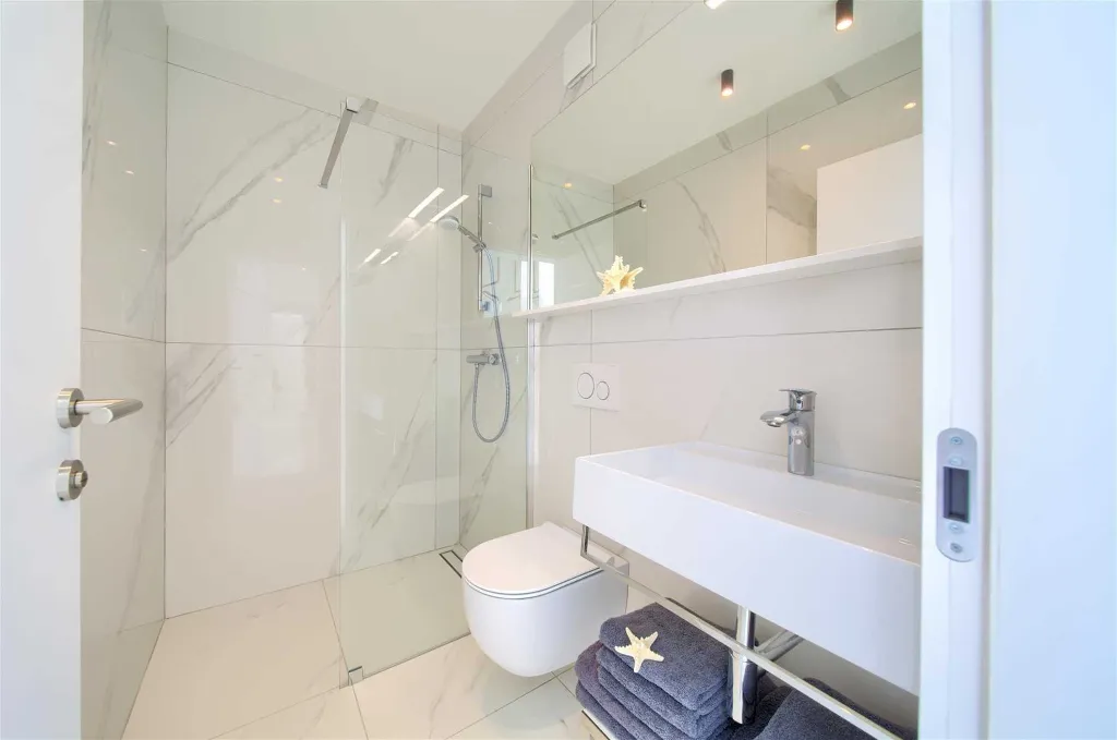 Modern 4-Bedroom Villa with Heated Pool in Klimno