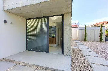 Modern 4-Bedroom Villa with Heated Pool in Klimno