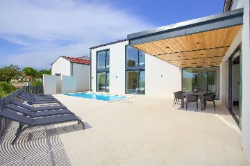 Modern 4-Bedroom Villa with Heated Pool in Klimno