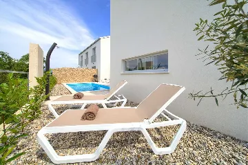 3-Bedroom Villa in Hlapa (Krk) for 8 Guests