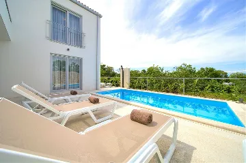 3-Bedroom Villa in Hlapa (Krk) for 8 Guests