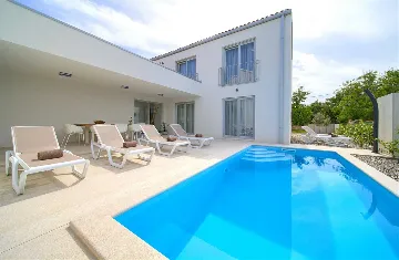 3-Bedroom Villa in Hlapa (Krk) for 8 Guests