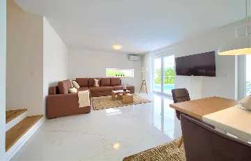 3-Bedroom Villa in Hlapa (Krk) for 8 Guests