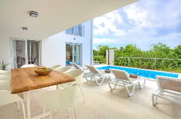 3-Bedroom Villa in Hlapa (Krk) for 8 Guests