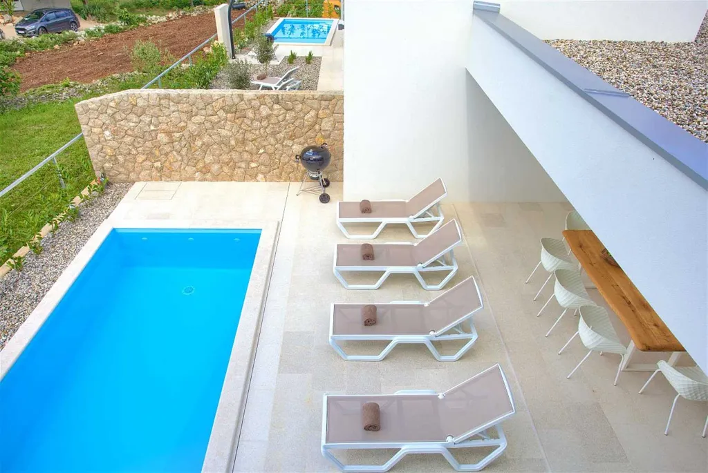 3-Bedroom Villa in Hlapa (Krk) for 8 Guests