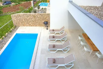 3-Bedroom Villa in Hlapa (Krk) for 8 Guests