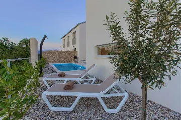 3-Bedroom Villa in Hlapa (Krk) for 8 Guests