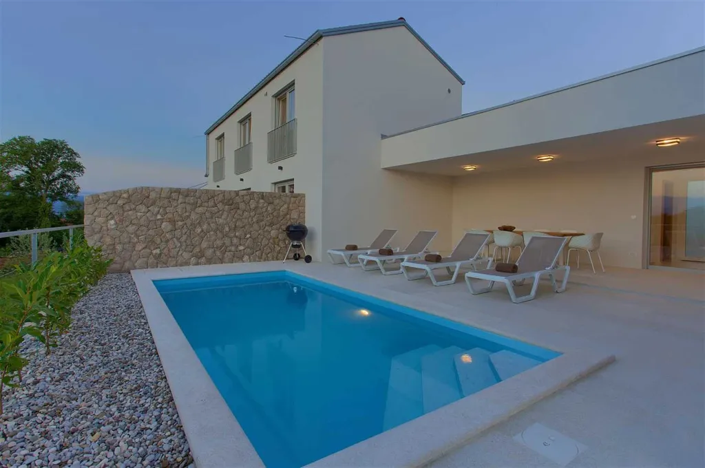 3-Bedroom Villa in Hlapa (Krk) for 8 Guests