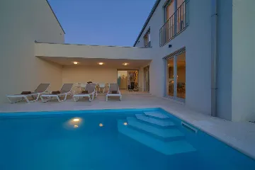 3-Bedroom Villa in Hlapa (Krk) for 8 Guests