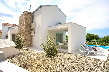 3-Bedroom Villa in Hlapa (Krk) for 8 Guests