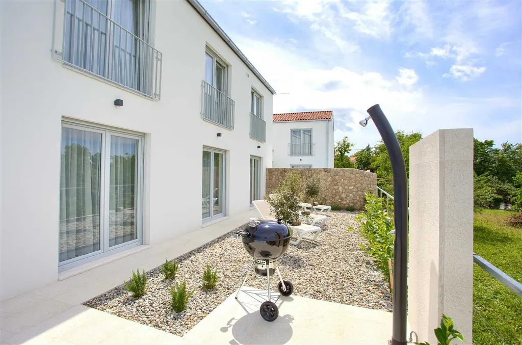 3-Bedroom Villa in Hlapa (Krk) for 8 Guests