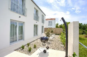 3-Bedroom Villa in Hlapa (Krk) for 8 Guests