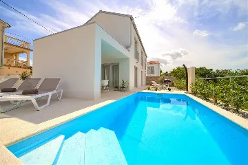 3-Bedroom Villa in Hlapa (Krk) for 8 Guests