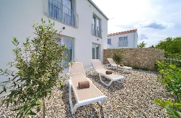 3-Bedroom Villa in Hlapa (Krk) for 8 Guests