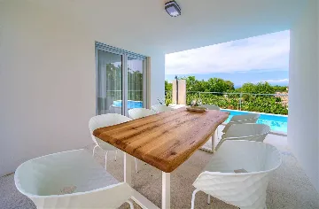 3-Bedroom Villa in Hlapa (Krk) for 8 Guests