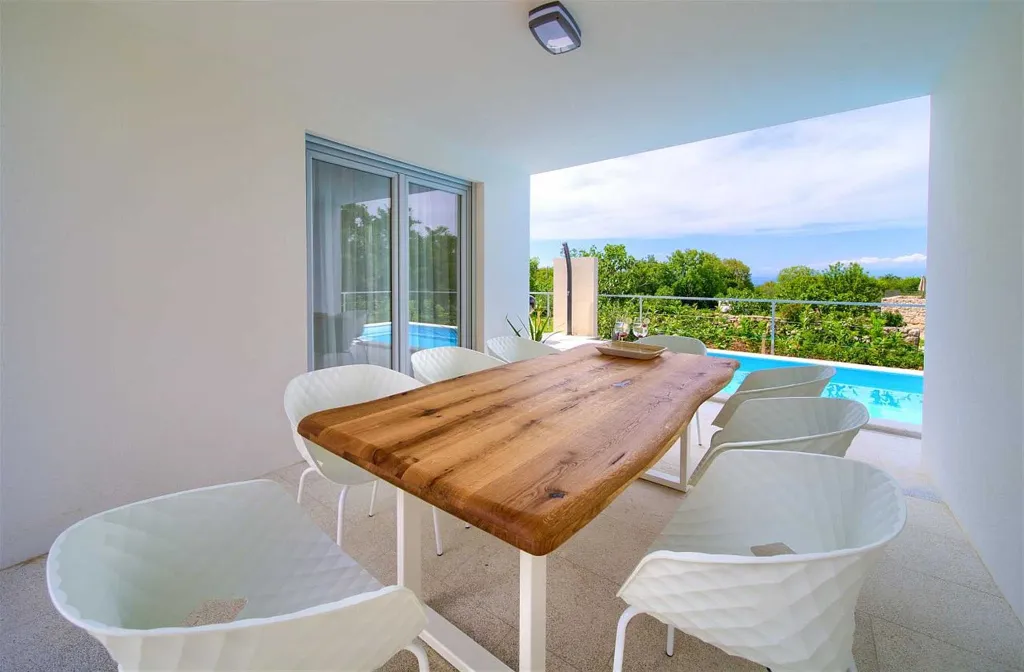 3-Bedroom Villa in Hlapa (Krk) for 8 Guests