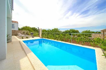3-Bedroom Villa in Hlapa (Krk) for 8 Guests