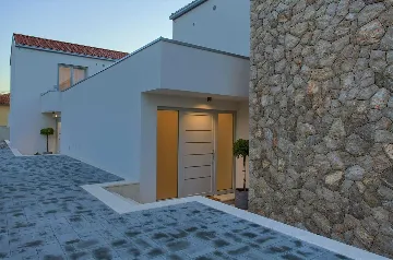 3-Bedroom Villa in Hlapa (Krk) for 8 Guests