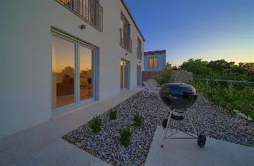 3-Bedroom Villa in Hlapa (Krk) for 8 Guests