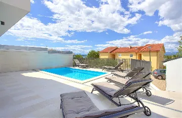 Klimno (Krk) 4-Bedroom Villa for 8 with Heated Pool