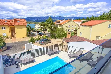 Klimno (Krk) 4-Bedroom Villa for 8 with Heated Pool