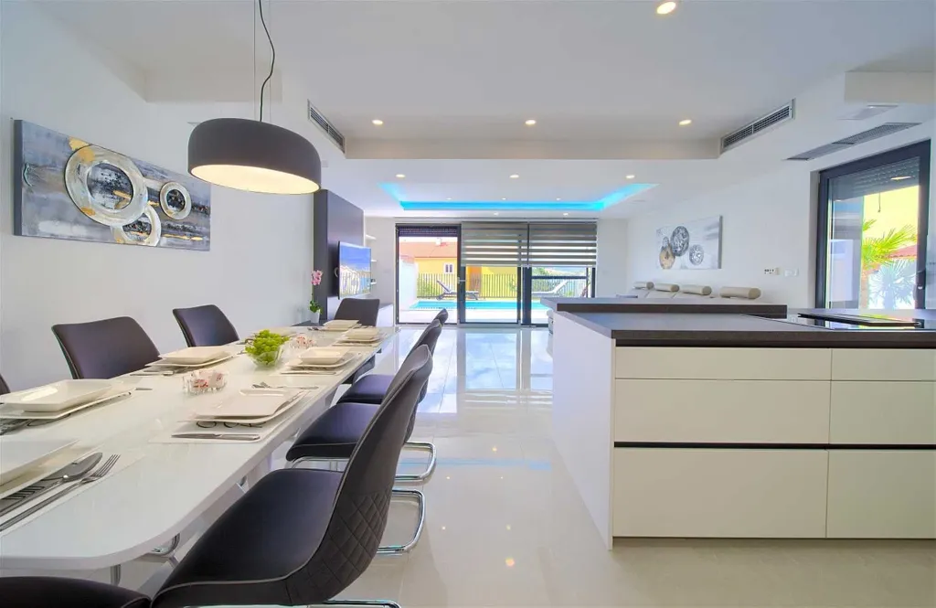 Klimno (Krk) 4-Bedroom Villa for 8 with Heated Pool