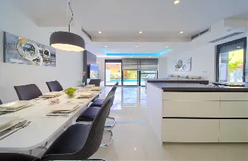 Klimno (Krk) 4-Bedroom Villa for 8 with Heated Pool