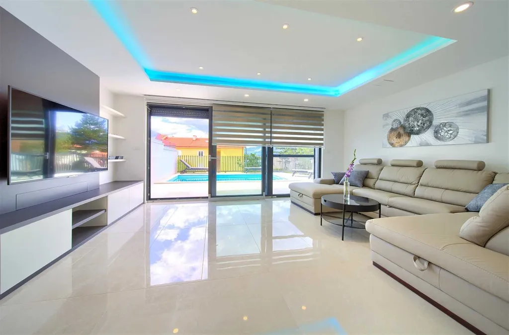 Klimno (Krk) 4-Bedroom Villa for 8 with Heated Pool
