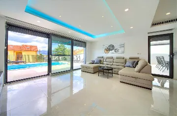 Klimno (Krk) 4-Bedroom Villa for 8 with Heated Pool