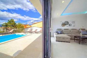 Klimno (Krk) 4-Bedroom Villa for 8 with Heated Pool