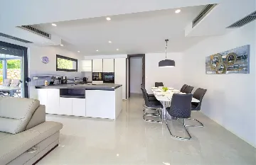 Klimno (Krk) 4-Bedroom Villa for 8 with Heated Pool